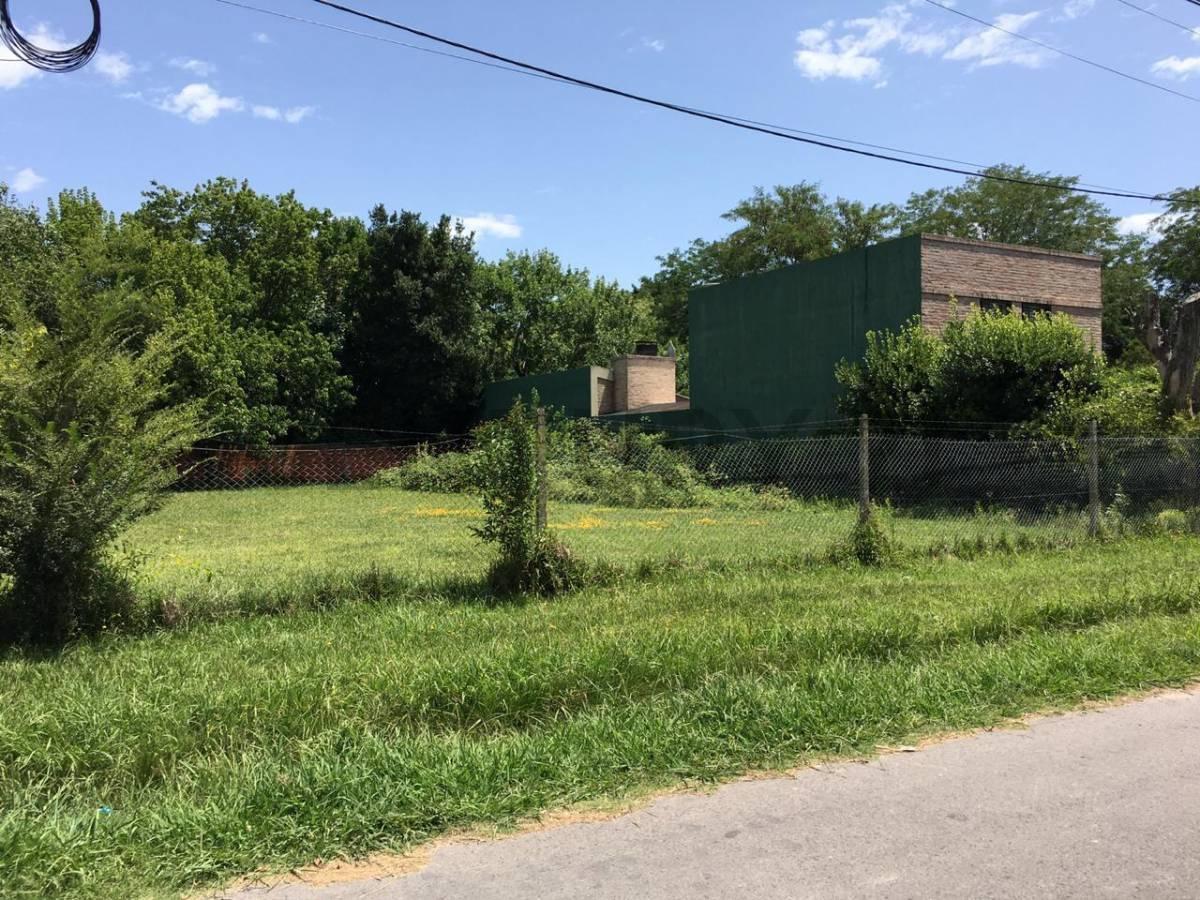 8 entre 472 y 474. Lote de 1154m2. Venta, City Bell.