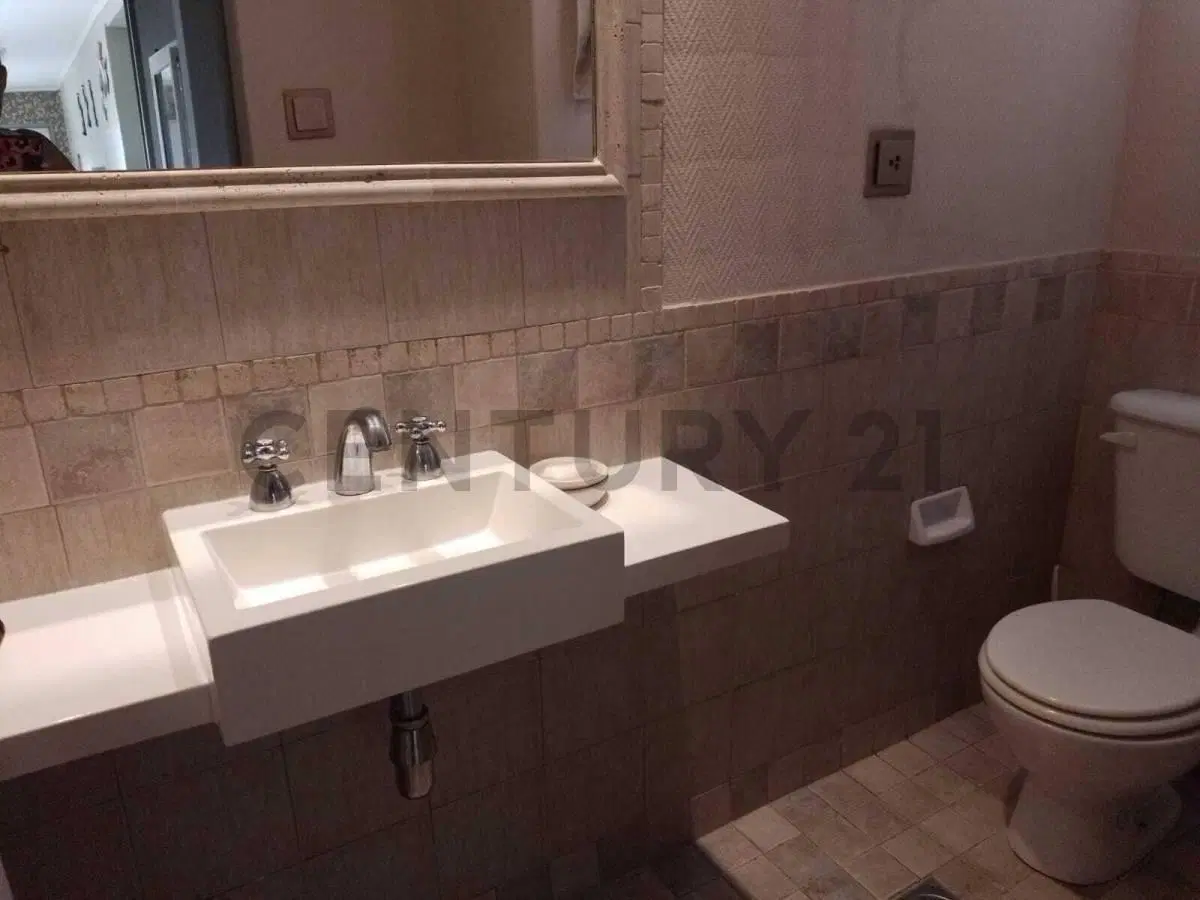 310 entre 46 y 48. Casa en barrio El rodeo  en Venta 3