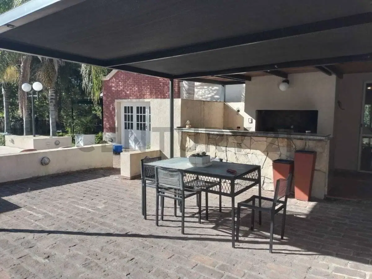 310 entre 46 y 48. Casa en barrio El rodeo  en Venta 4