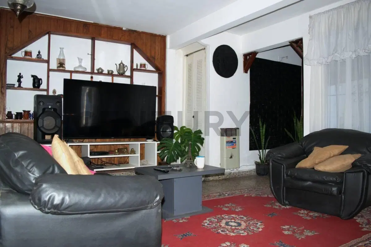 Marquez de Aviles entre Quintana y Arenales. Casa en Venta de 3 dormitorios 5