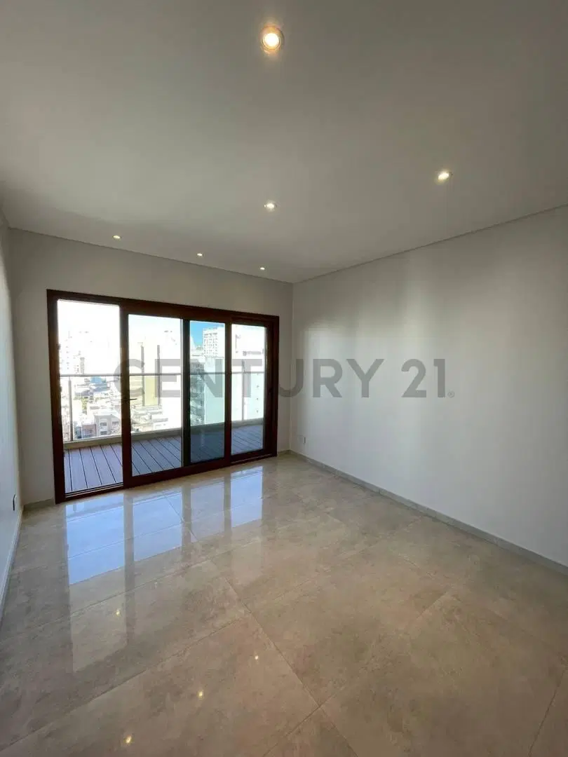 44 entre 11 y 12. Departamento de categoría en venta, 3 dormitorios 4