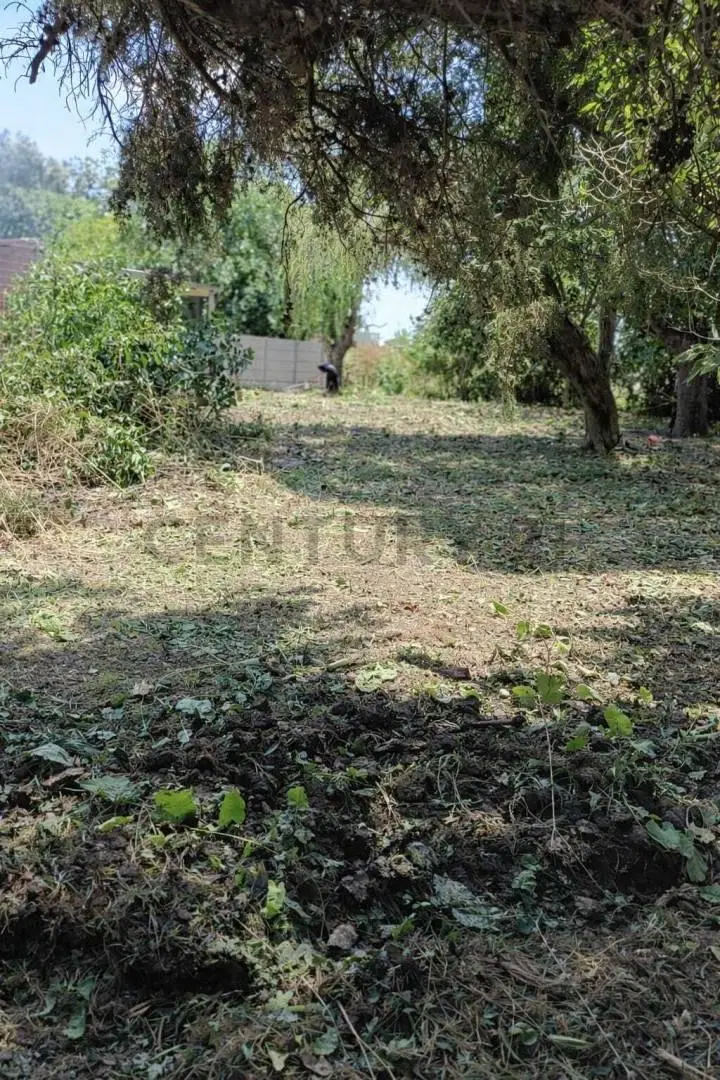 Calle 13 entre 24  y calle a ceder. Venta Terreno en Coronel Brandsen. 4