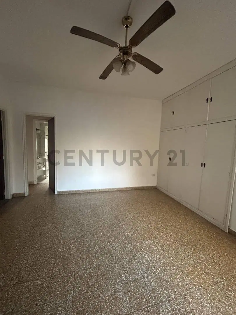 57 entre 11 y 12. Departamento de 2 habitaciones En venta La Plata 1