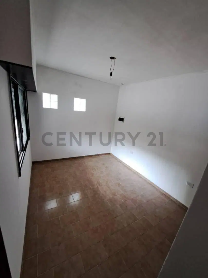 63 bis entre 137 y 138. Casa de 2 habitaciones en VENTA 5