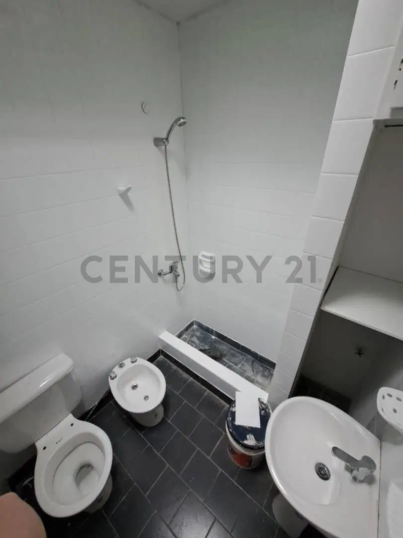 63 bis entre 137 y 138. Casa de 2 habitaciones en VENTA 4