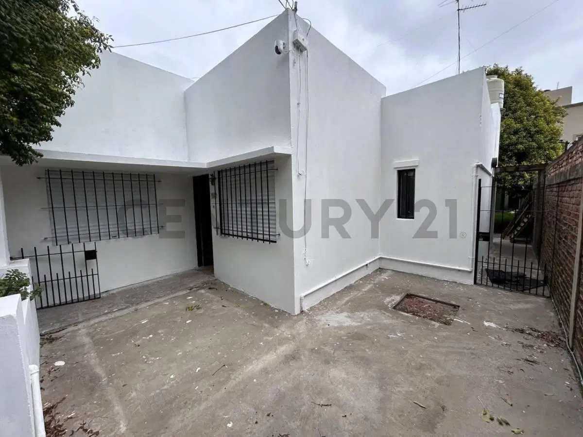 63 bis entre 137 y 138. Casa de 2 habitaciones en VENTA 3