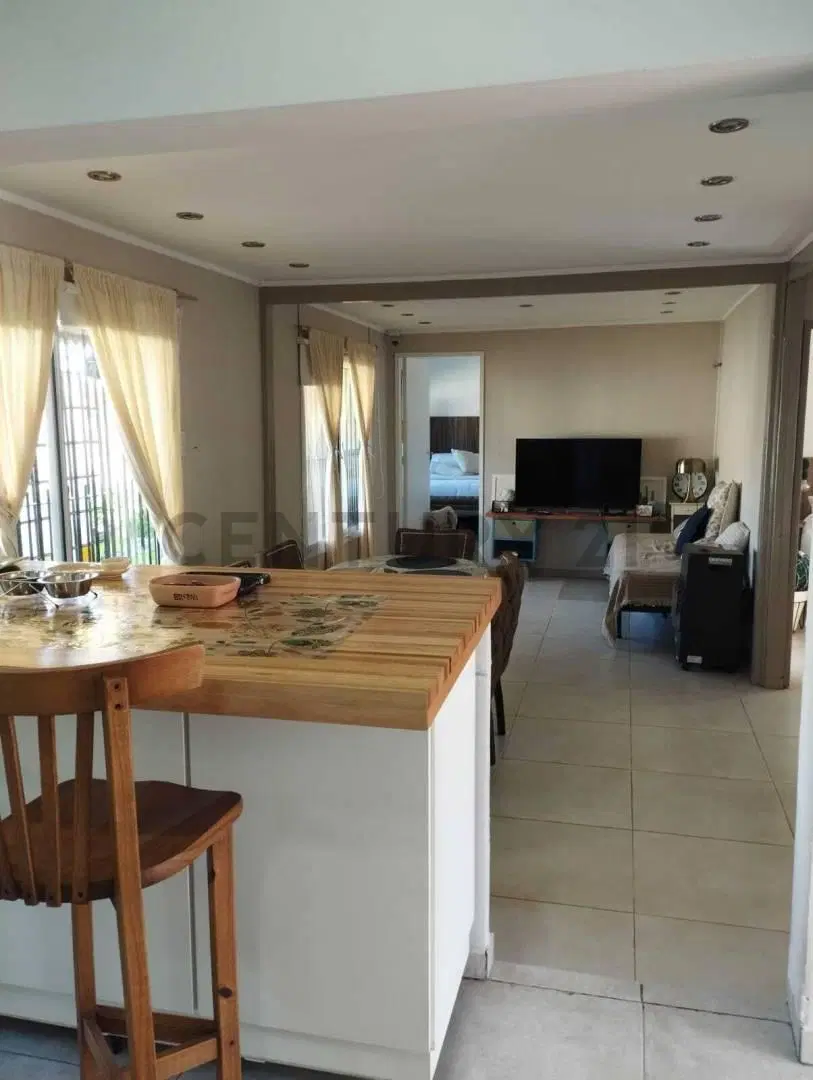 181 bis entre 516 y 516 Bis Casa de 2 dormitorios en venta Melchor Romero La Plata. 5
