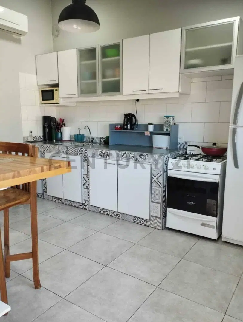 181 bis entre 516 y 516 Bis Casa de 2 dormitorios en venta Melchor Romero La Plata. 2