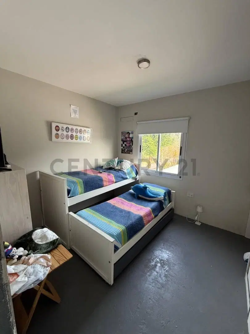 Casa en venta. Calle 484 esquina 8. 5