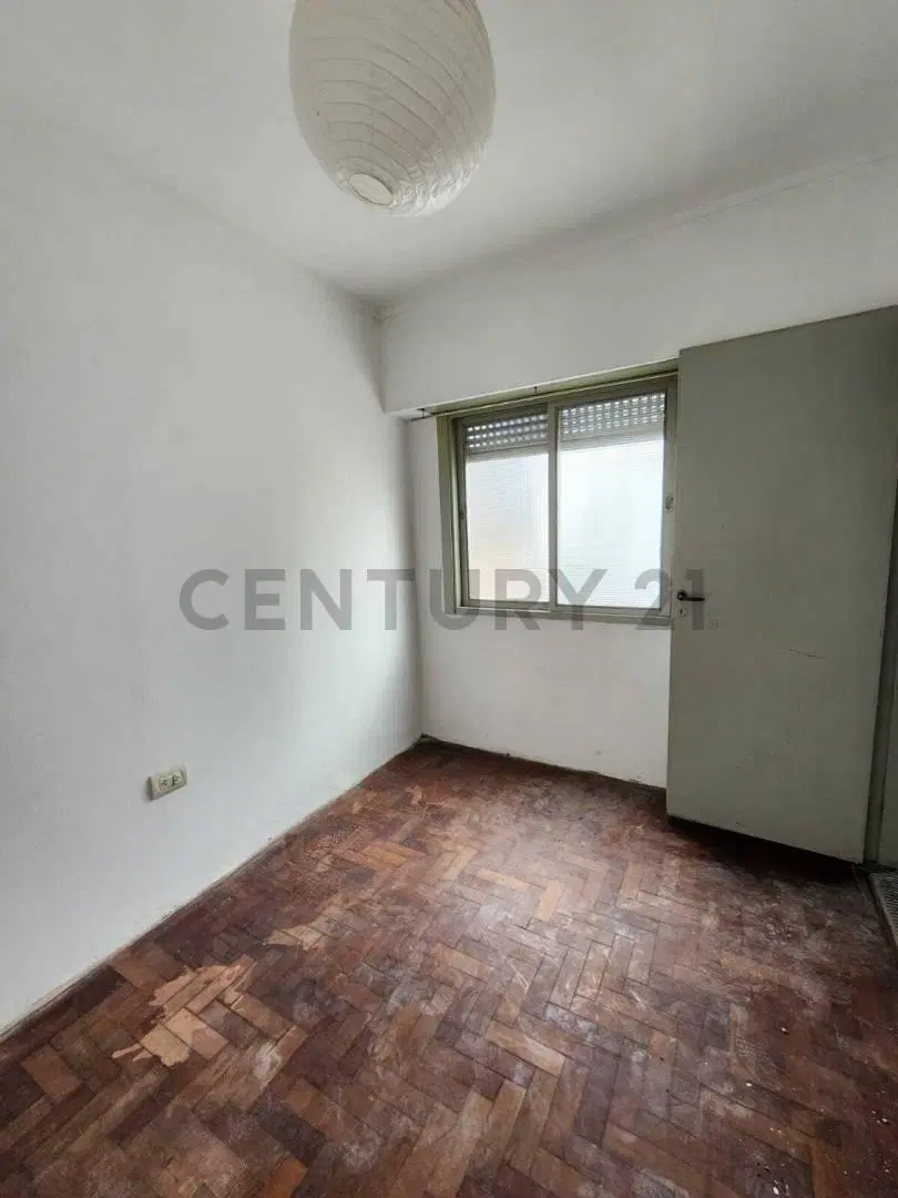 63 entre 20 y 21. Departamento de 2 dormitorios 5