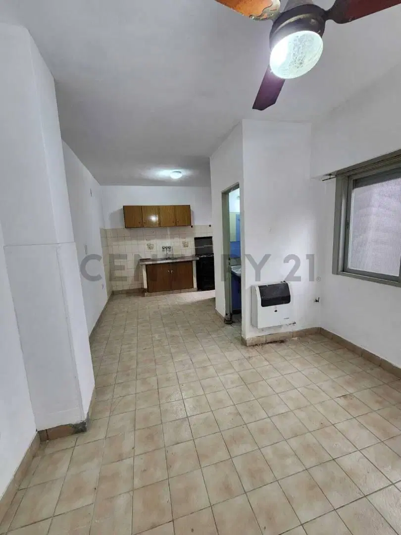 63 entre 20 y 21. Departamento de 2 dormitorios 3