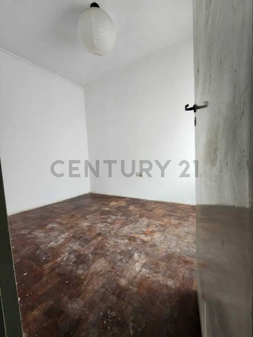 63 entre 20 y 21. Departamento de 2 dormitorios 4