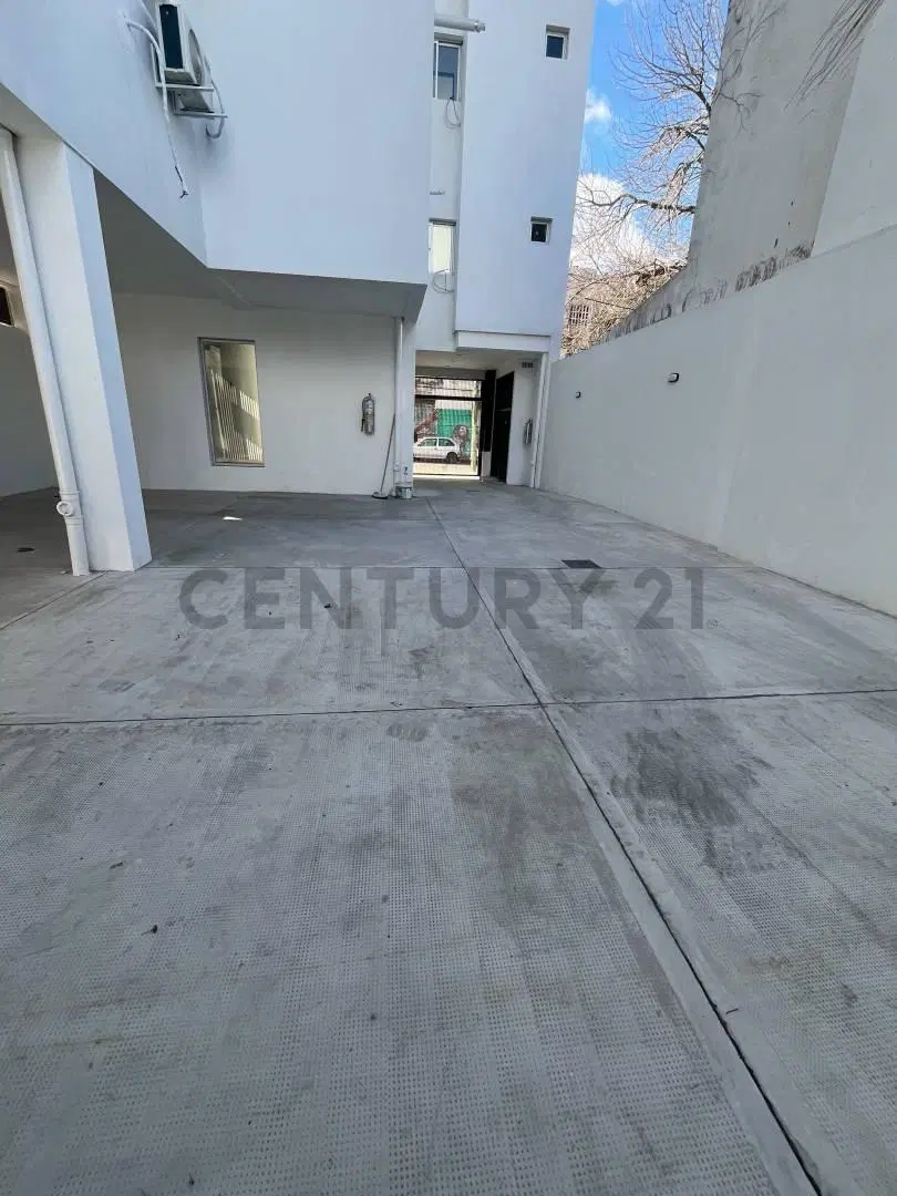 Venta Departamento Uno Dormitorio y Cochera. 17 y 42 8