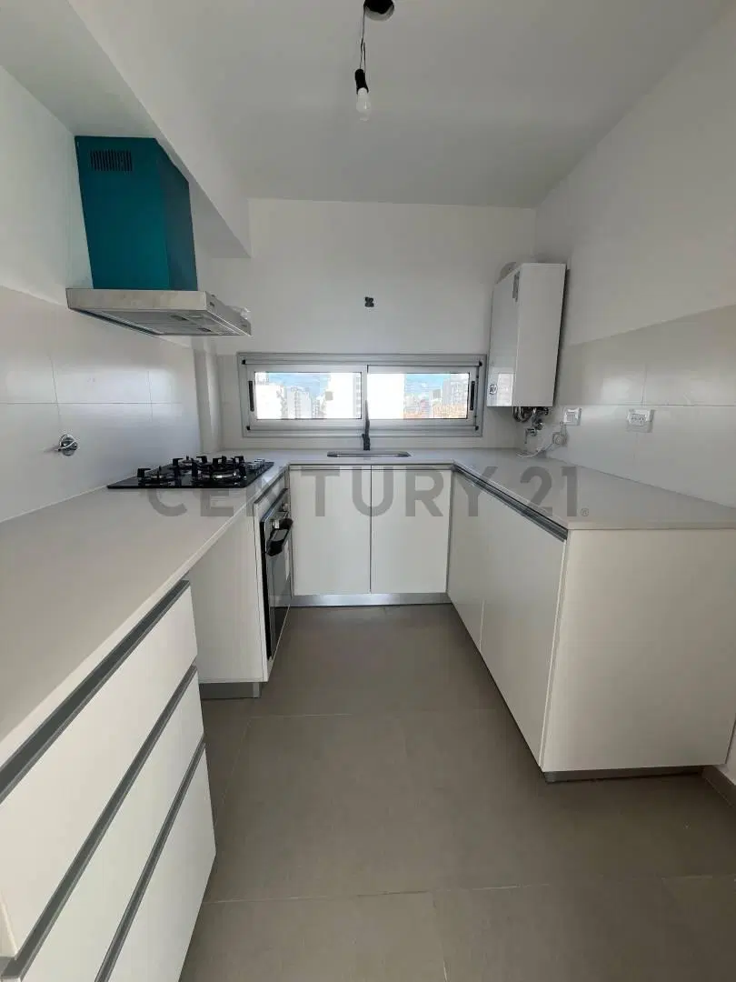 Venta Departamento Uno Dormitorio y Cochera. 17 y 42 2