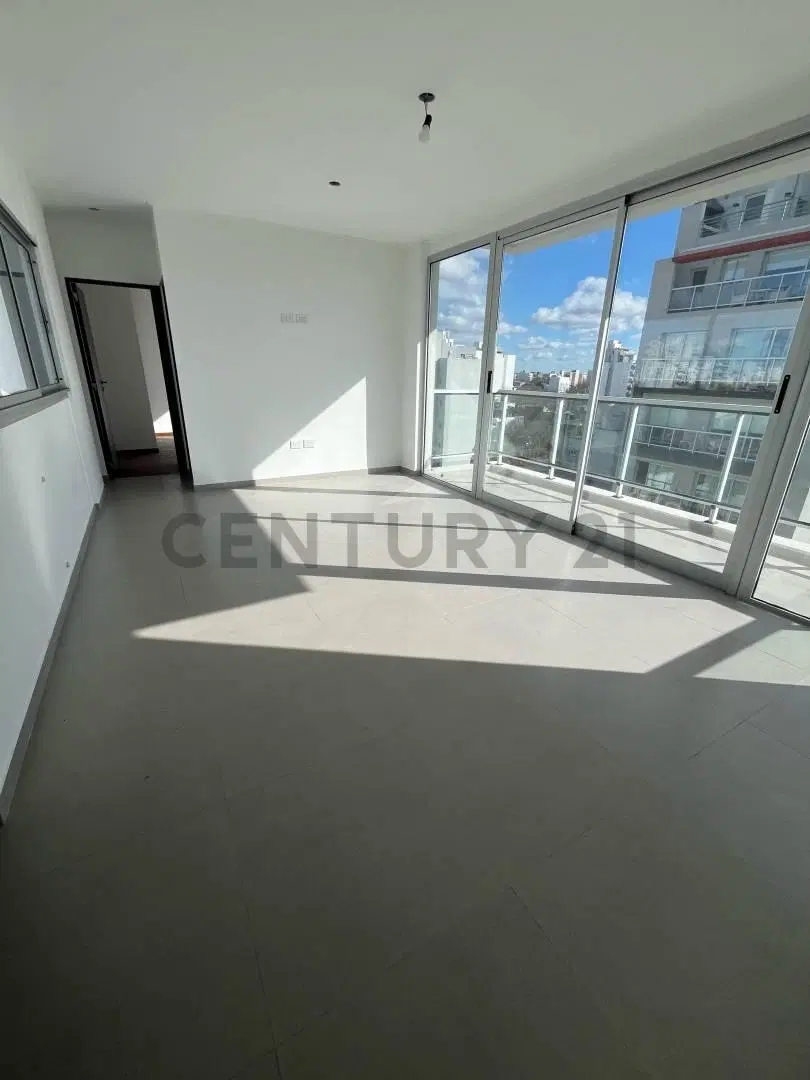 Venta Departamento Uno Dormitorio y Cochera. 17 y 42 5
