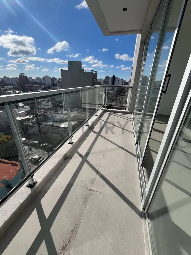 Venta Departamento Uno Dormitorio y Cochera. 17 y 42 3