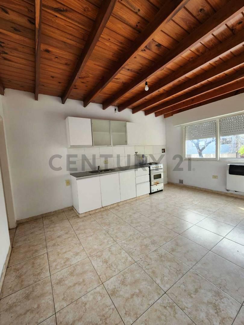 Foto de 21 entre 64 y 65. Departamento de 2 dormitorios en alquiler, imagen 1