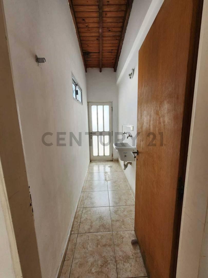 Foto de 21 entre 64 y 65. Departamento de 2 dormitorios en alquiler, imagen 2
