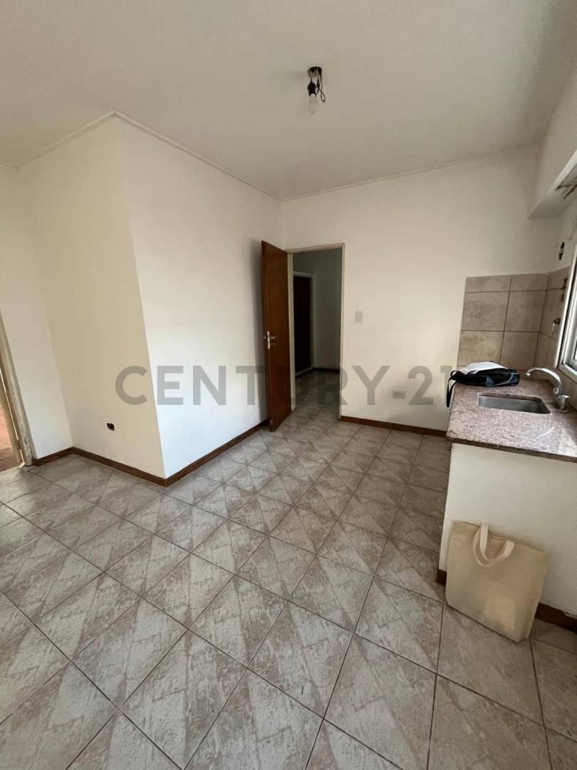 Foto de PH en venta con gran patio en Av. 25 e/ 71 y 72, La Plata., imagen 2
