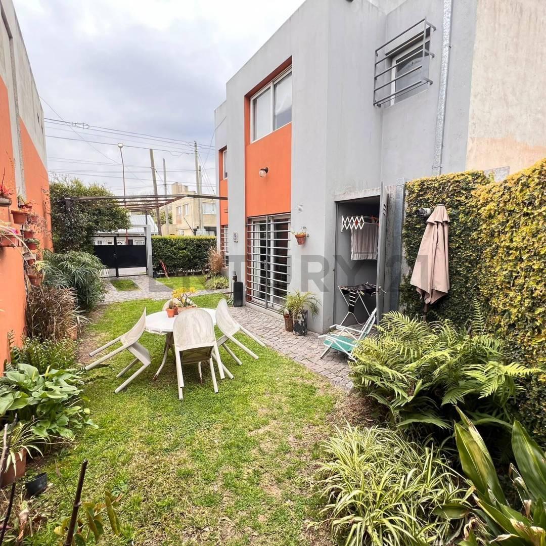 Foto de Duplex en venta dos dormitorios, parque, parilla, cochera City Bell, imagen 2