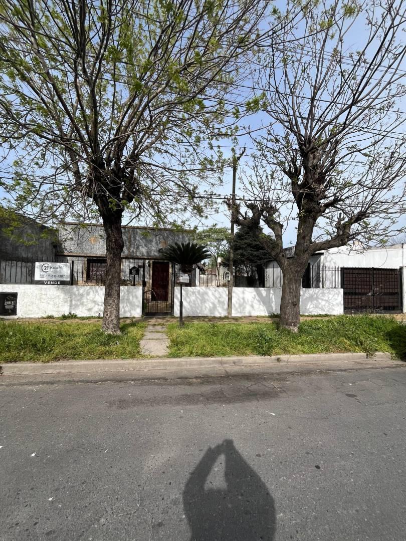 Foto de Casa en venta de 3 dormitorios en Tolosa | Calle 1 e/ 521 y 522, imagen 1