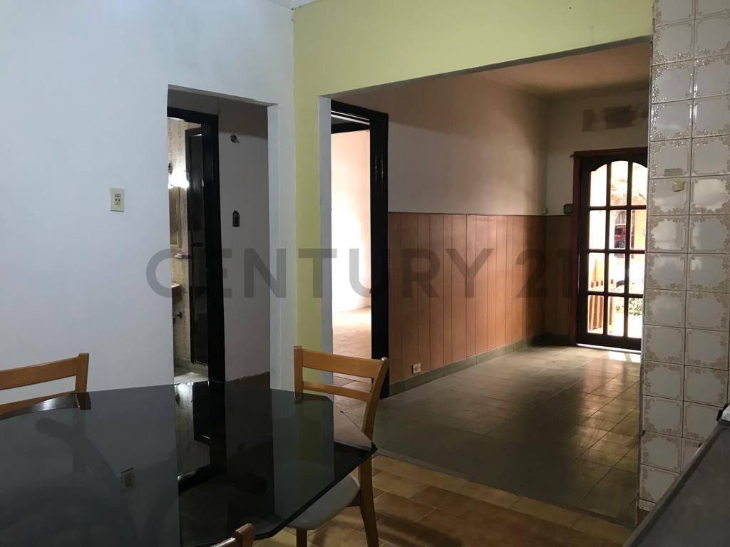 Foto de Casa en venta - Calle 65 entre 136 y 137 - Los Hornos, imagen 5