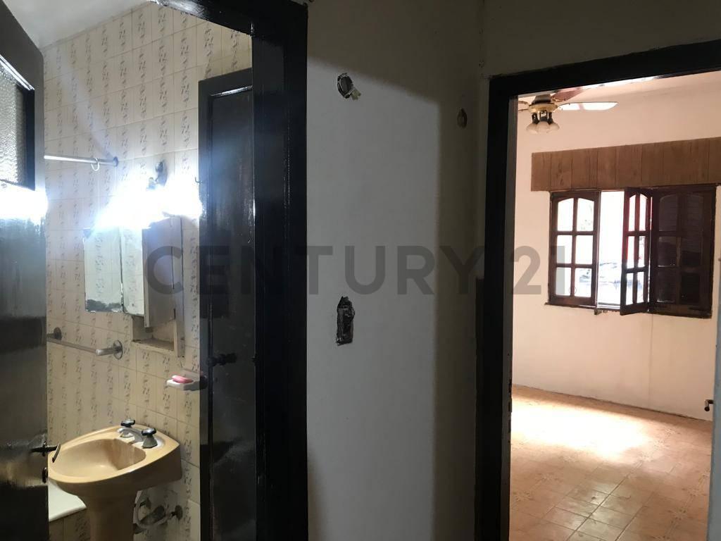 Foto de Casa en venta - Calle 65 entre 136 y 137 - Los Hornos, imagen 4