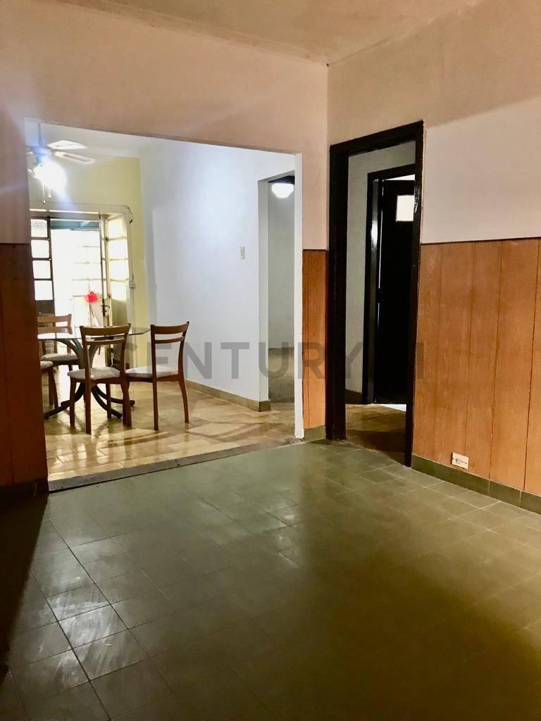 Foto de Casa en venta - Calle 65 entre 136 y 137 - Los Hornos, imagen 2