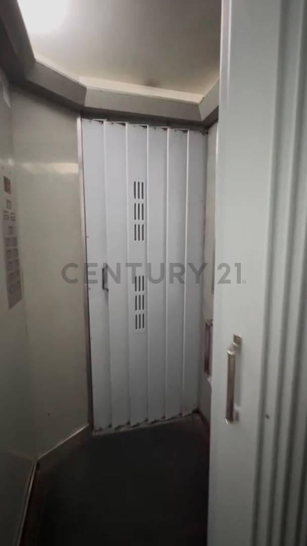 Foto de Oficina en venta - Calle 8 esquina Diag. 74, imagen 3