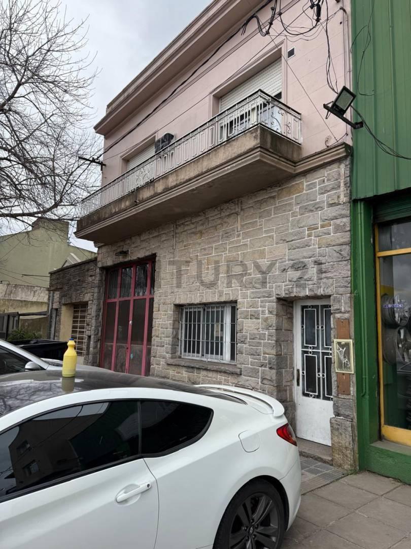 Foto de Venta Casa con Deposito. Calle 31 57 y 58., imagen 2