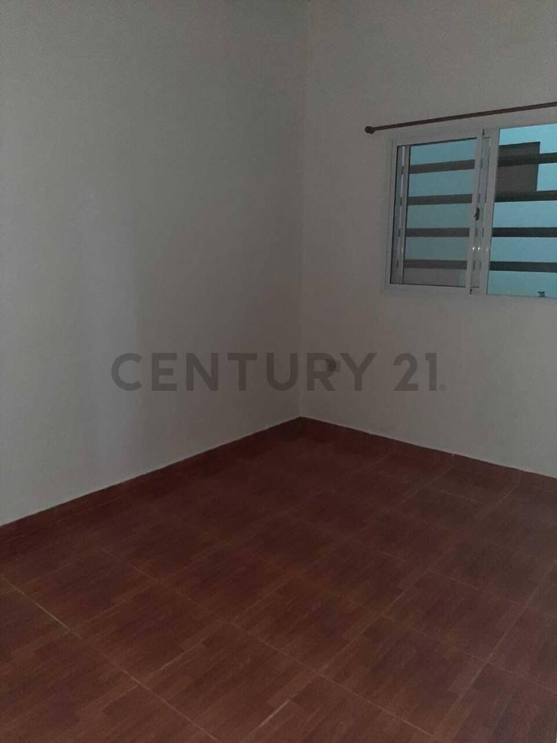 Foto de 205 bis e/ 49 y 50. Casa en Venta en Olmos, imagen 2