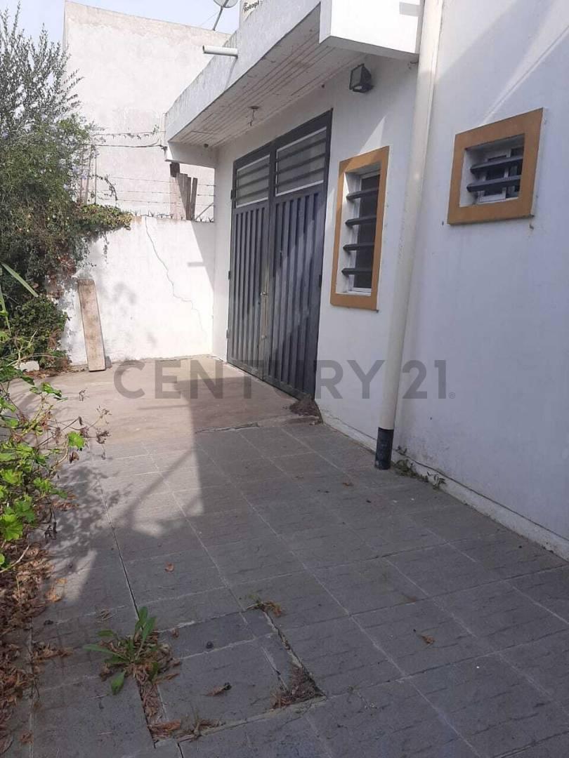 Foto de 205 bis e/ 49 y 50. Casa en Venta en Olmos, imagen 3