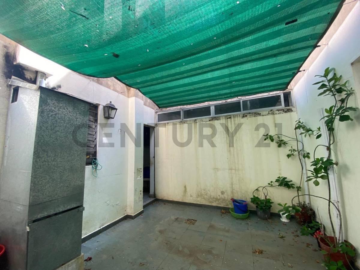 Foto de Departamento en venta de 1 dormitorio con patio. La Plata, imagen 2