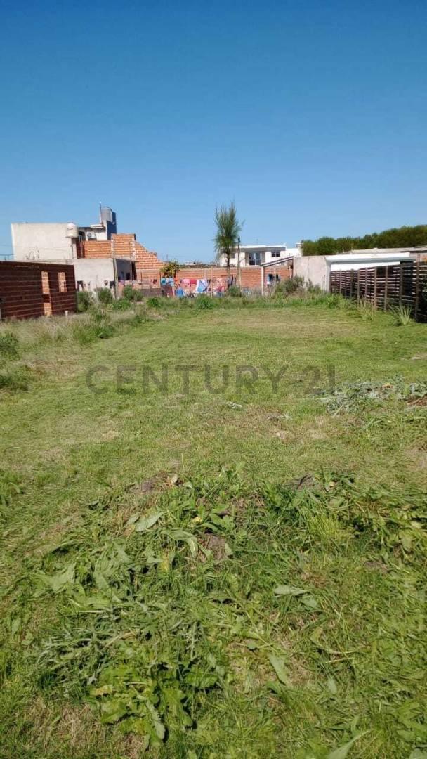 Foto de Venta Lote. Calle 247 entre 51 y 52., imagen 1