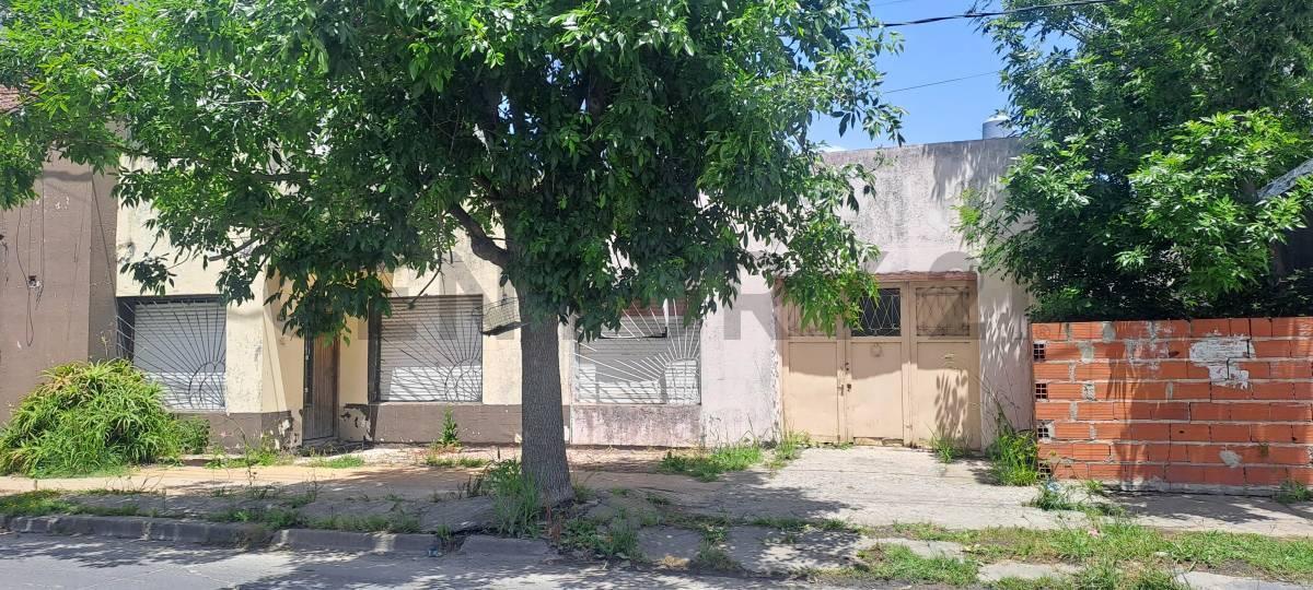 Foto de 164 y 25. Casa en Venta a Reciclar en Berisso., imagen 2