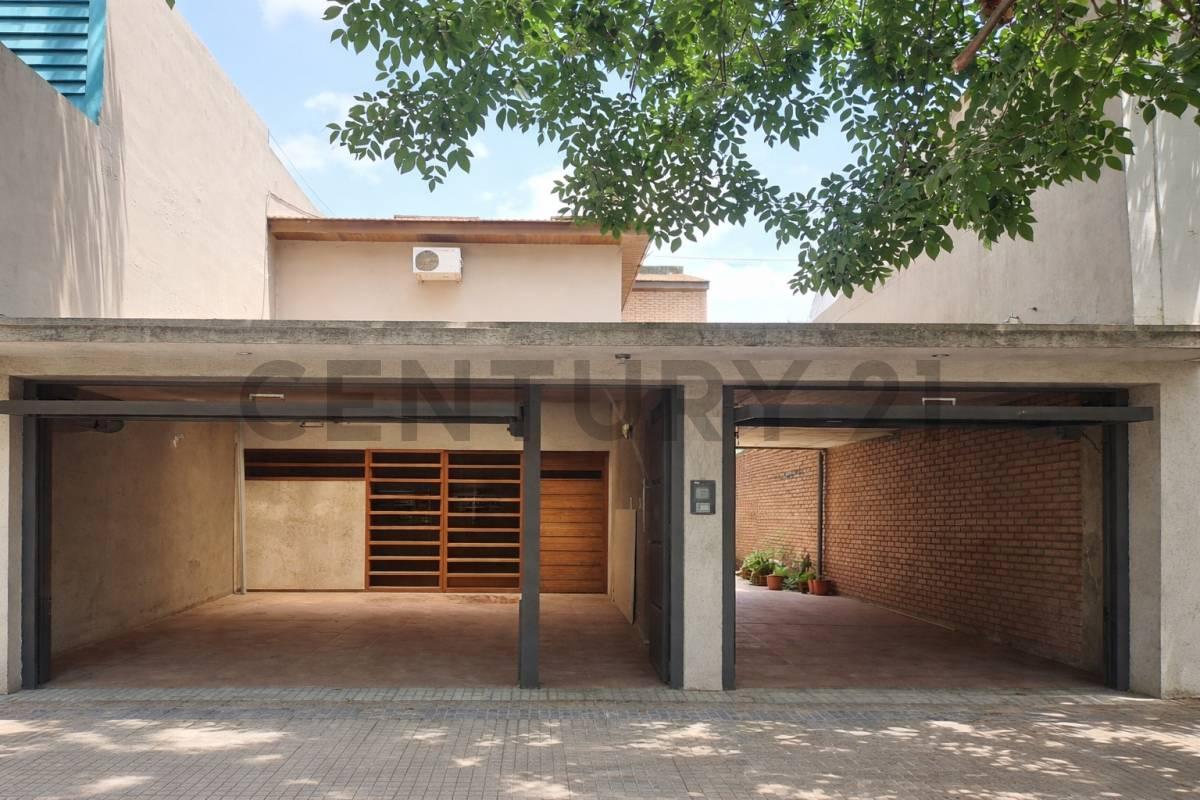 Foto de 3 entre 38 y 39. Casa en Venta de 4 dormitorios La Plata, imagen 1