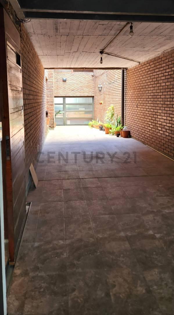 Foto de 3 entre 38 y 39. Casa en Venta de 4 dormitorios La Plata, imagen 5