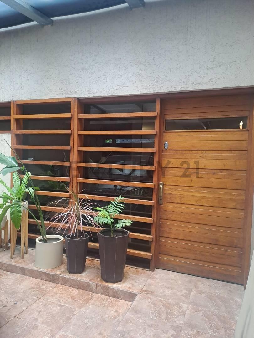 Foto de 3 entre 38 y 39. Casa en Venta de 4 dormitorios La Plata, imagen 3