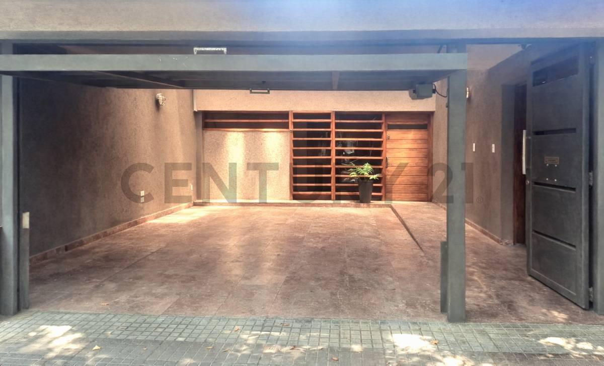 Foto de 3 entre 38 y 39. Casa en Venta de 4 dormitorios La Plata, imagen 2