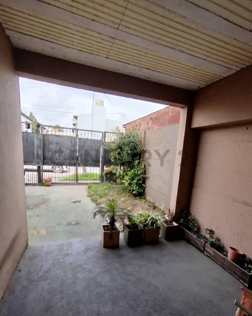 Foto de CASA DUPLEX EN VENTA. BERISSO, imagen 1