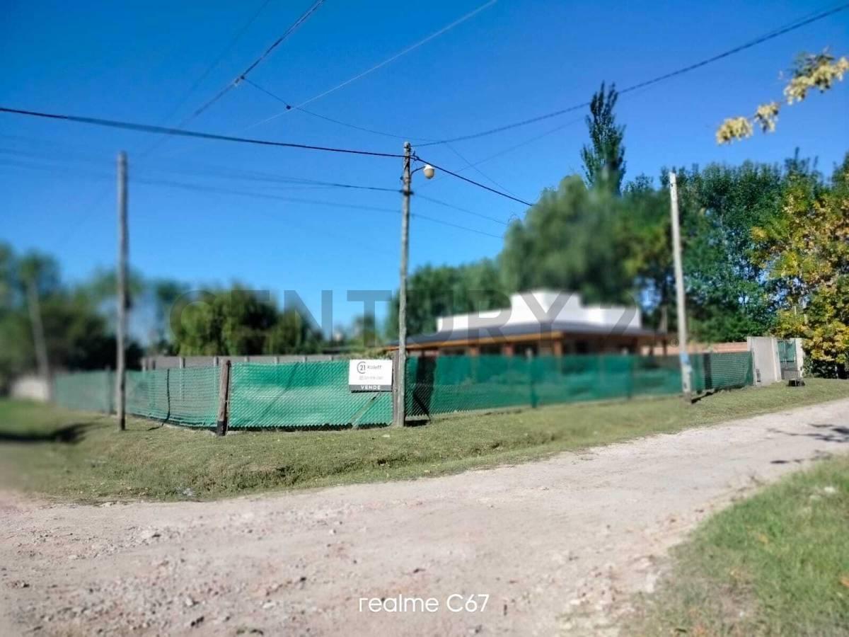Foto de Casa con parque en venta. 2 dormitorios. Brandsen., imagen 1