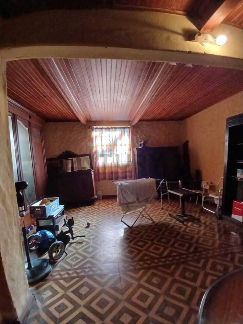 Foto de 5 entre 41 y 42. Venta de Casa cuatro dormitorios y terreno, imagen 4