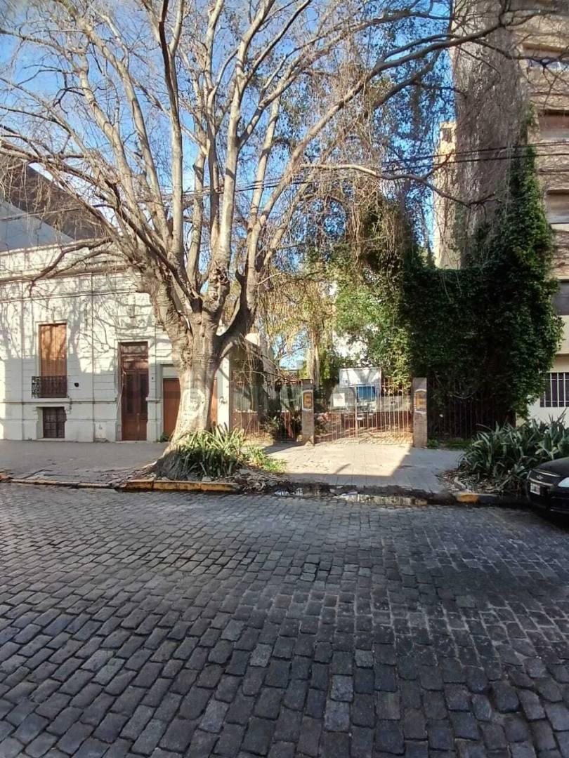 Foto de 5 entre 41 y 42. Venta de Casa cuatro dormitorios y terreno, imagen 1