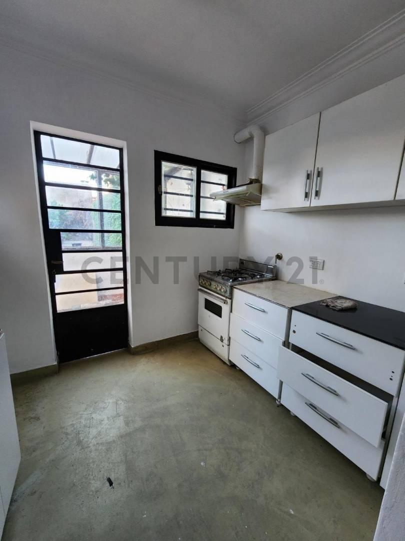 Foto de 7 entre 41 y 42. Casa en venta a reciclar. La Plata.-, imagen 3