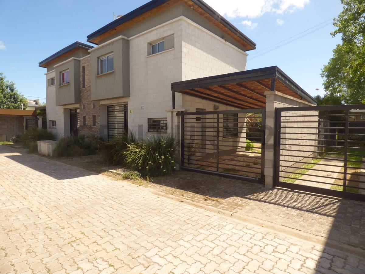 Foto de 513 entre 142 y 143 Hermoso Dúplex de 2 dormitorios en Venta en Barrio, imagen 3