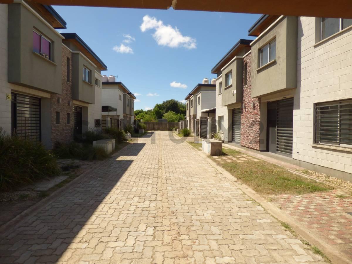 Foto de 513 entre 142 y 143 Hermoso Dúplex de 2 dormitorios en Venta en Barrio, imagen 1