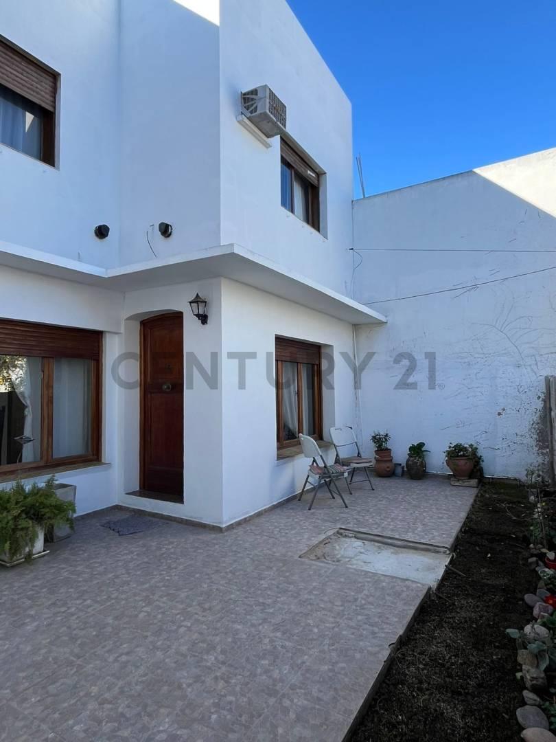 Foto de 29 entre 40 y 41. PH en venta, 4 dormitorios, imagen 1