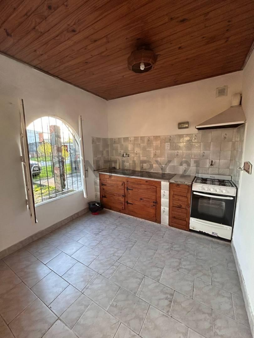 Foto de 183 entre 42 y 43. CASA DE 1 DORMITORIO EN VENTA, imagen 3