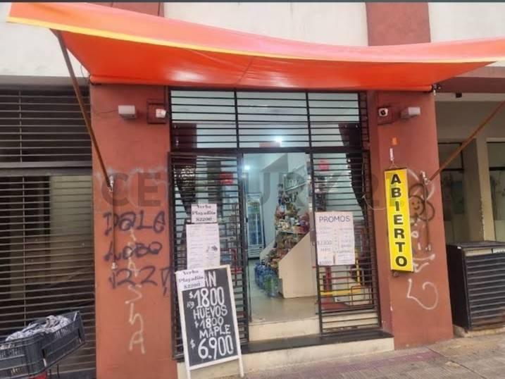 Foto de 60 entre 2 y 3. Local comercial en Venta La Plata, imagen 2