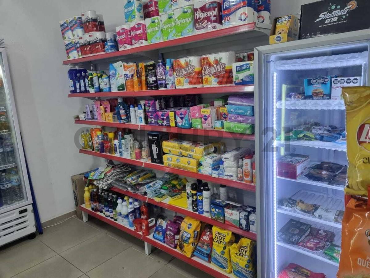 Foto de 60 entre 2 y 3. Local comercial en Venta La Plata, imagen 4